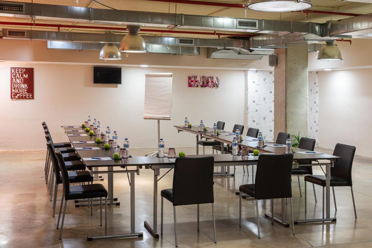 Madrid Airport Suites, Affiliated By Melia Exterior foto
